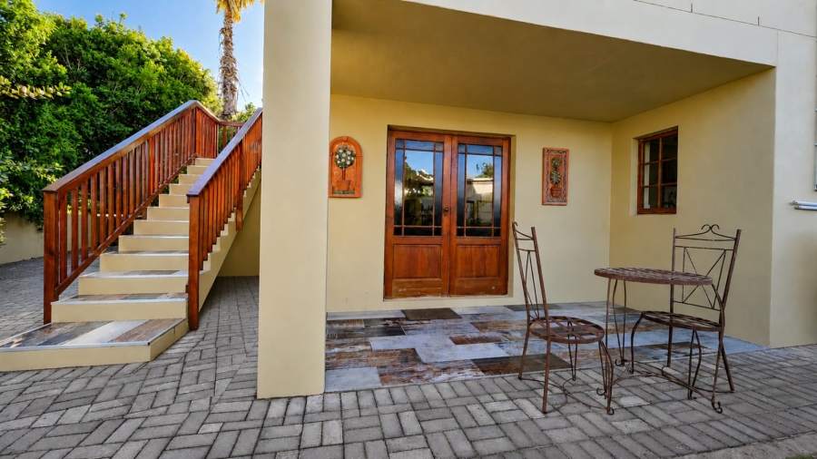 5 Bedroom Property for Sale in Stilbaai Wes Western Cape